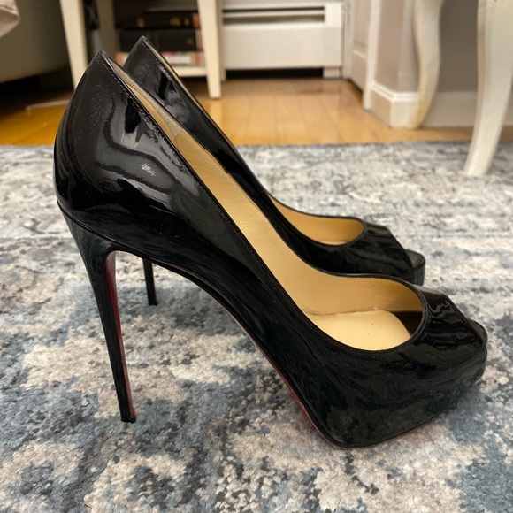 Christian Louboutin pumps. Color: black, Size: 37, US: 7. Excellent condition. - Picture 4 of 6